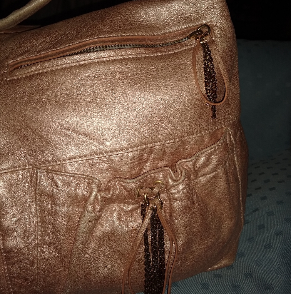 Laundry by Shelli Deal shoulder bag. - Picture 5 of 15